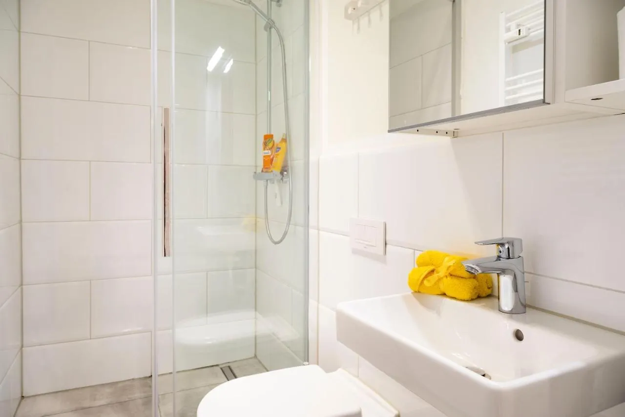 Апартаменты Neukolln Industrial Style 2 Bathrms 3 Bedrms +A/C Берлин
